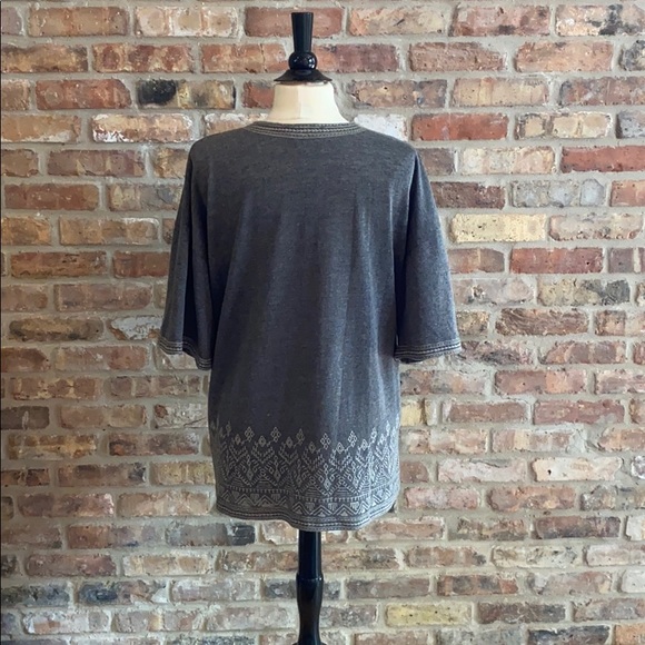 Grey kimono sweater with subtle geometric pattern - Picture 2 of 2